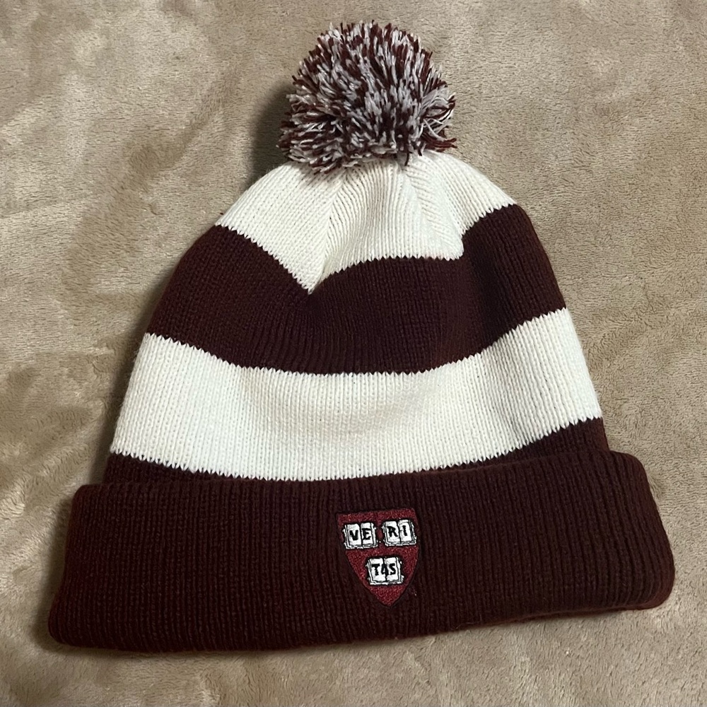 Harvard beanie with pompom